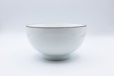 画像2: 白山陶器　 白磁千段 6寸深めん丼 (2)