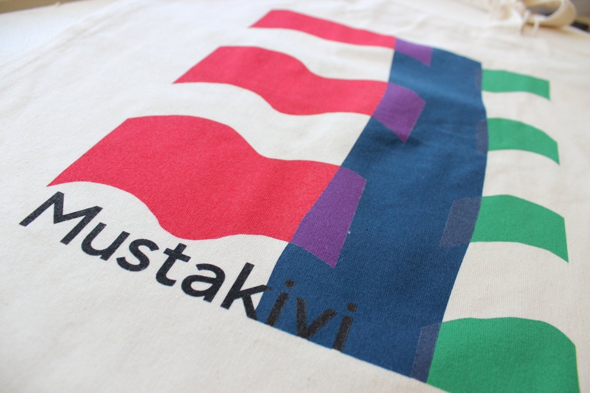 画像7: Mustakivi　トートバッグ　 チューリップ / BLACK / 川遊び  (7)