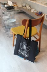 画像8: Mustakivi　トートバッグ　 チューリップ / BLACK / 川遊び  (8)